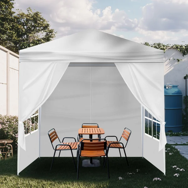 CampGlut 6,5x6,5FT Partypavillon in grüner Umgebung.
