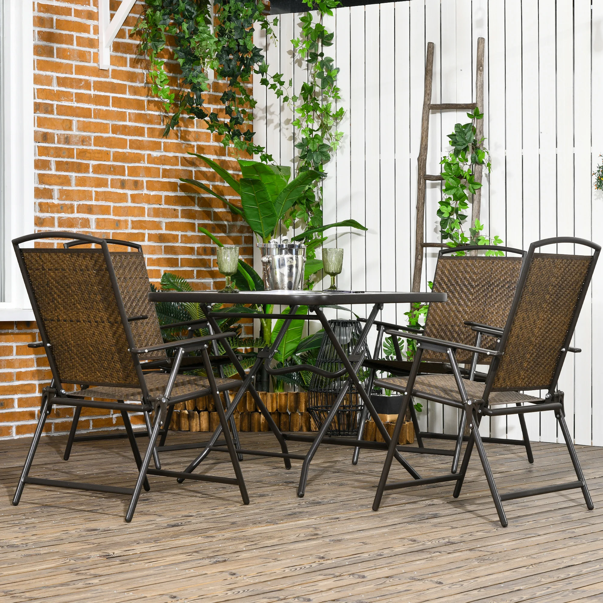 CampGlut 5-teiliges Terrassen-Set mit Tisch und Stühlen.