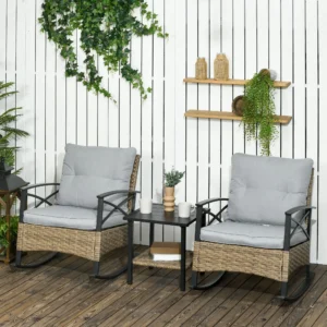 CampGlut Schaukelstuhl-Set mit Korbgeflecht und Polstern auf Terrasse.