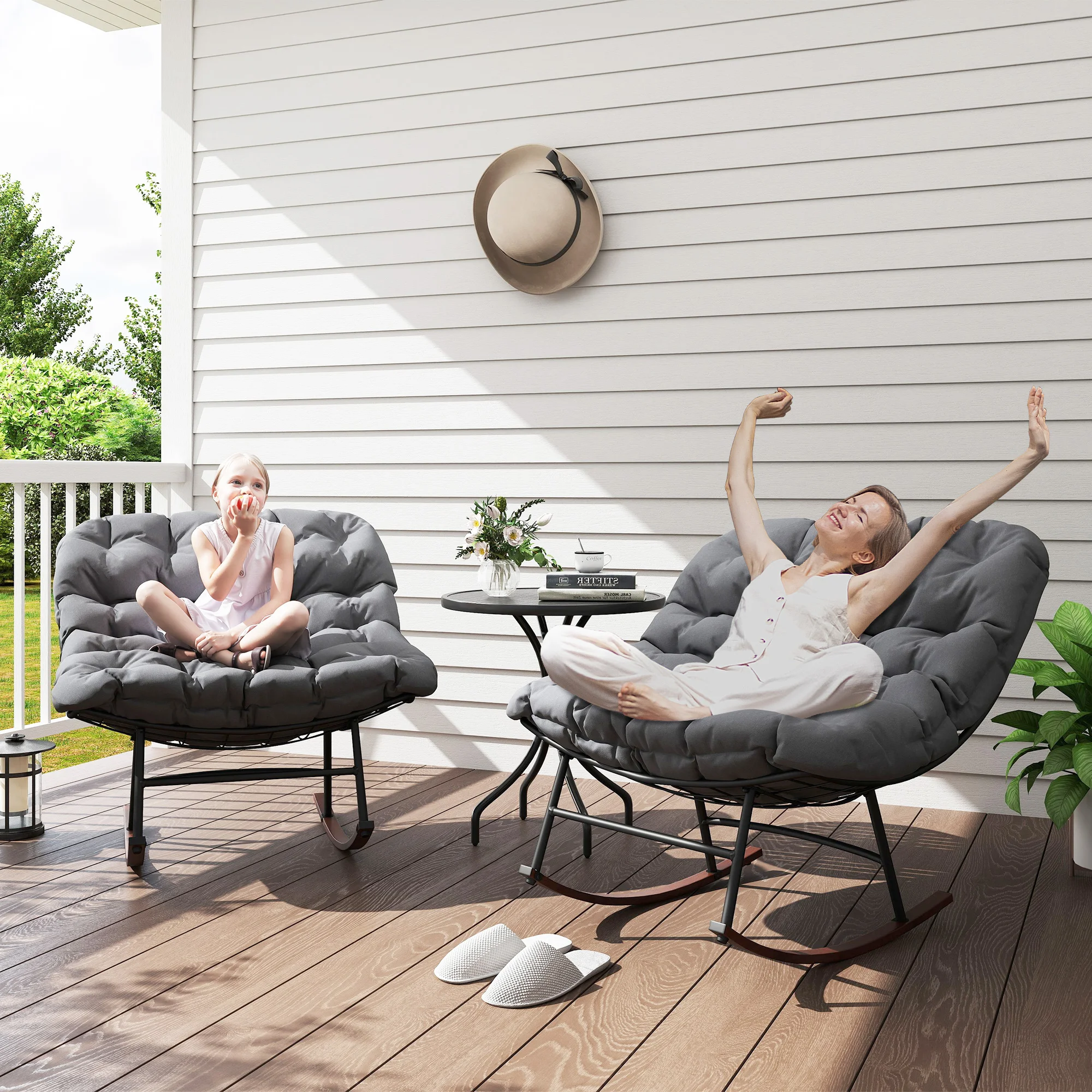 Garten-Set aus 2 überdimensionierten Schaukel-Papasan-Stühlen mit Polstern, 1...