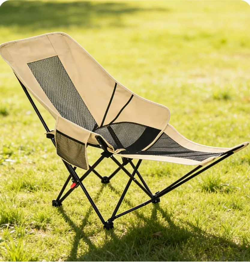 CampGlut tragbarer Outdoor-Faltstuhl mit Netzbespannung.
