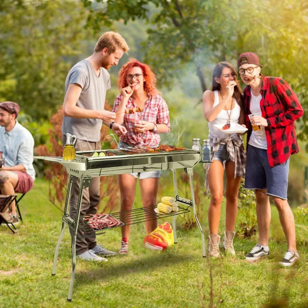 CampGlut tragbarer BBQ-Grill mit Ablagefach.