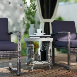 CampGlut Outdoor-Kaffeetisch aus PE-Rattan mit Holzplatte in Grau.