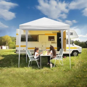 CampGlut Zelt auf dem Campingplatz aufgebaut.