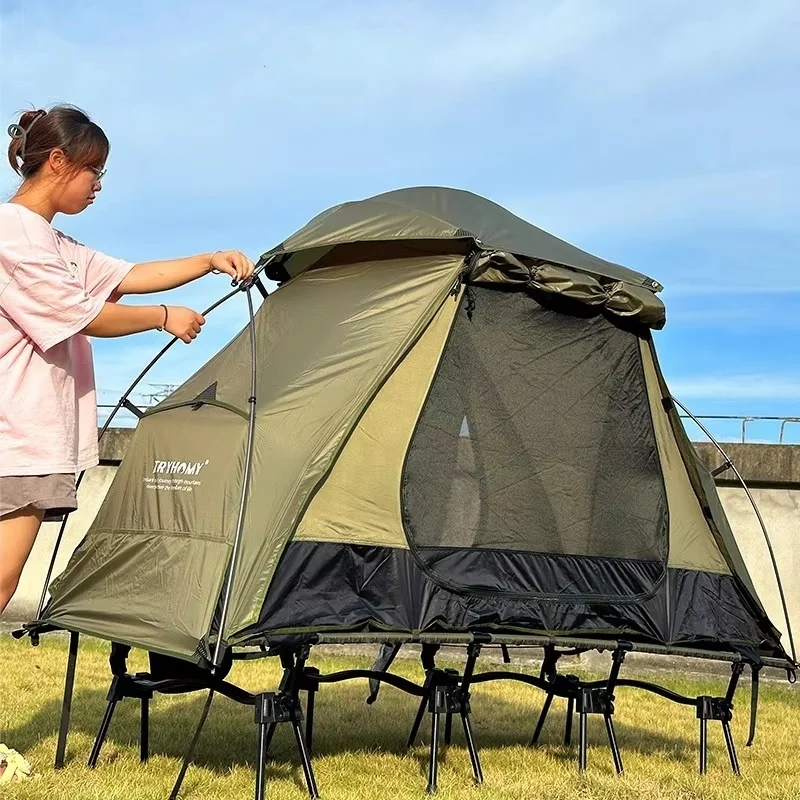 CampGlut kompaktes Outdoor-Zelt mit integrierter Liegefläche.