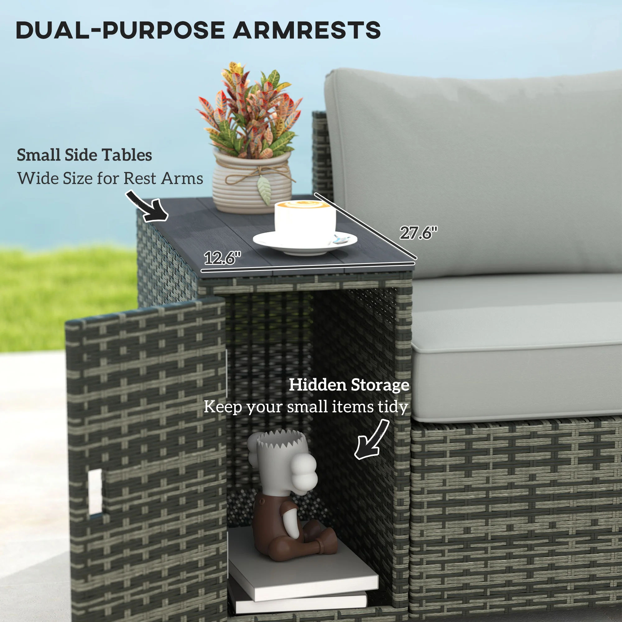CampGlut graue Outdoor Couch mit breiten Armlehnen und dicken Kissen.