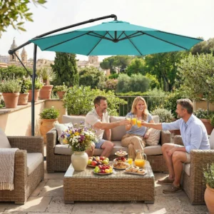 CampGlut 10 ft Offset Patio Umbrella mit Schutzhülle auf Terrasse.