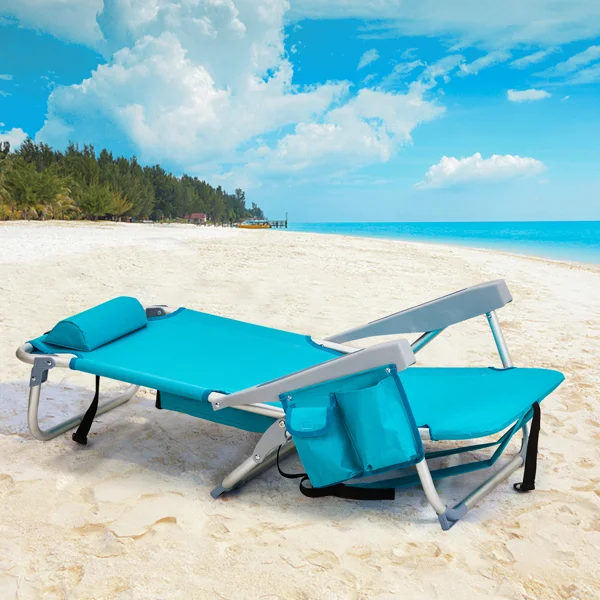 CampGlut Strandstuhl auf Sand, mintgrün, perfekt für Camping.