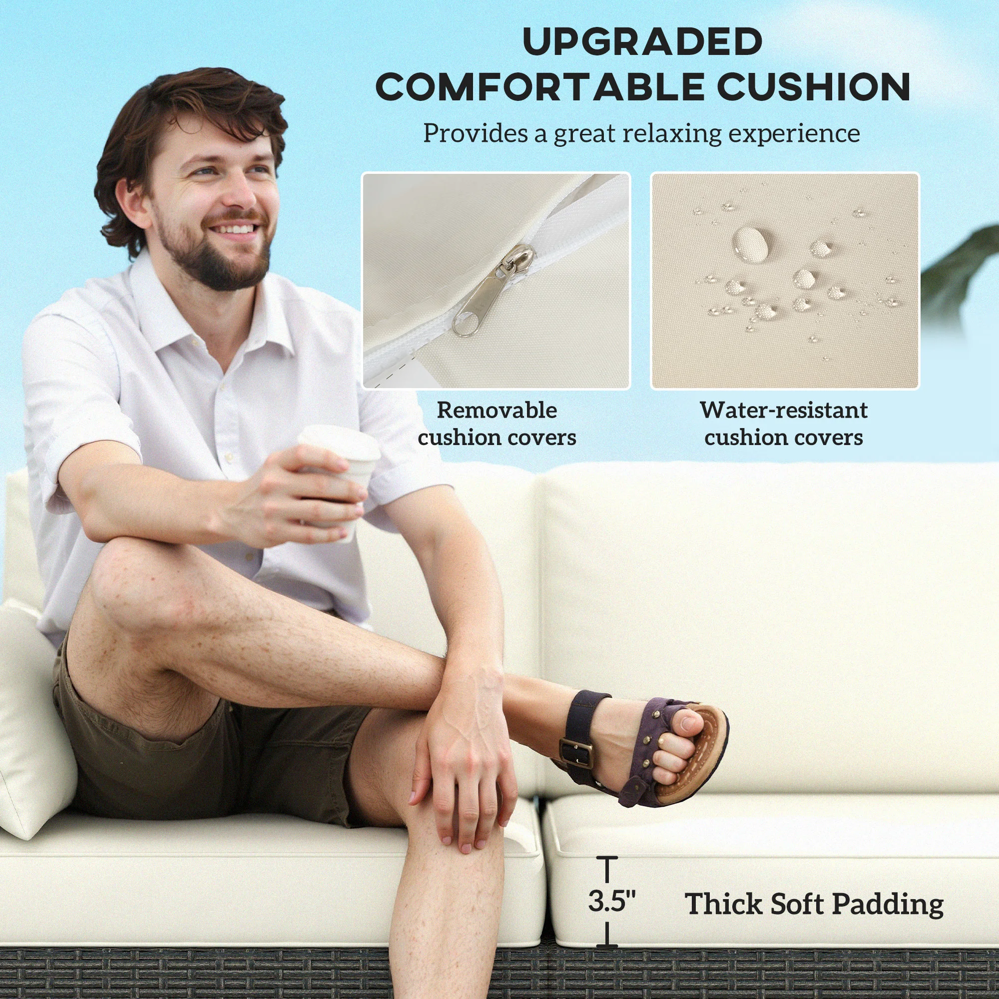 CampGlut PE-Rattan Terrassencouch, 3-Sitzer mit creme-weißen Polstern.