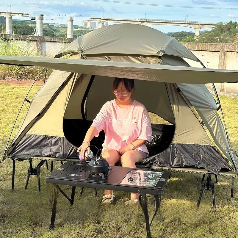 CampGlut praktisches Camping-Klappbett-Zelt für Outdoor-Übernachtungen.