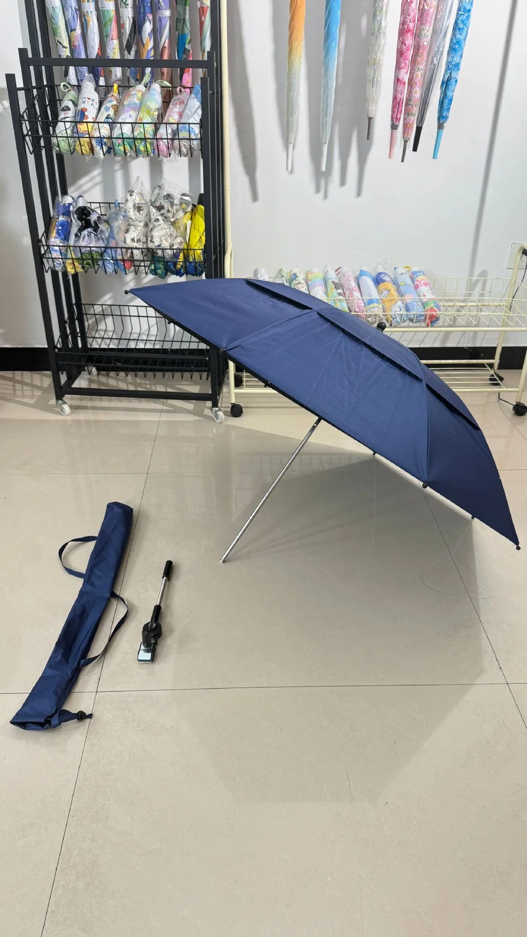 Klappbarer Angel- und Campingstuhl mit Sonnenschutz für Outdoor – Bild 2