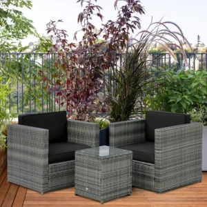 CampGlut geflochtenes Bistro-Set mit zwei Stühlen und Glastisch.